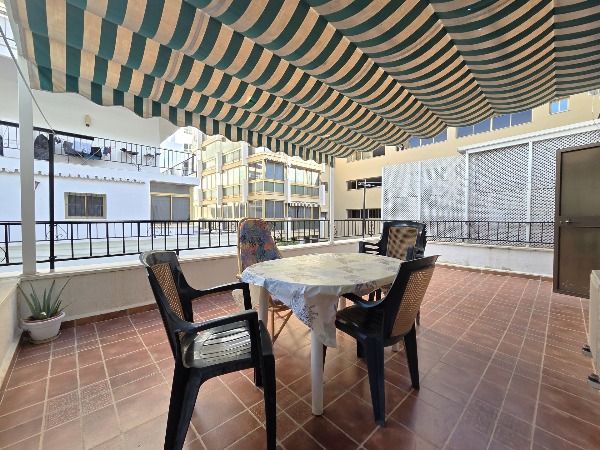 1 Bedroom Apartment in Marbella - Photo 3