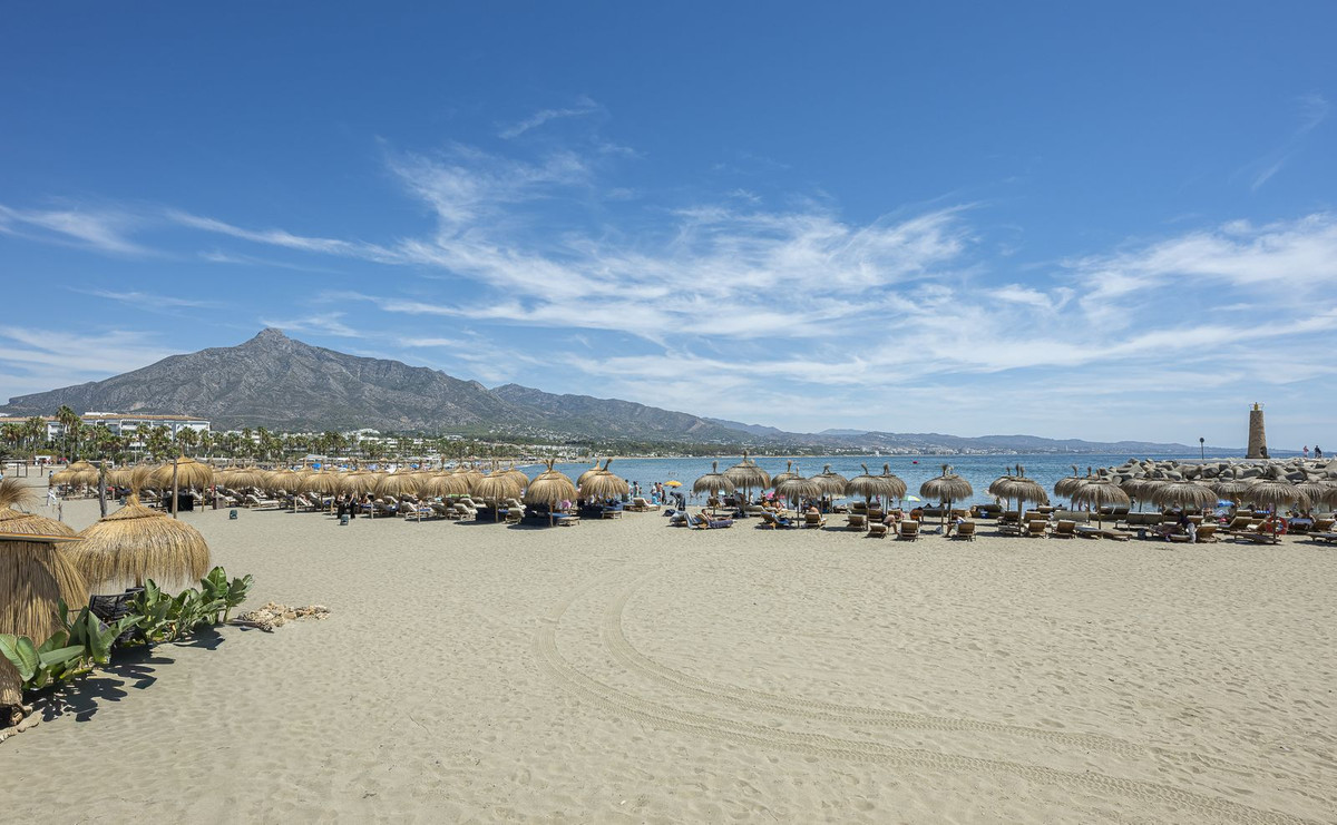 2 Bedroom Apartment in Marbella - Photo 31