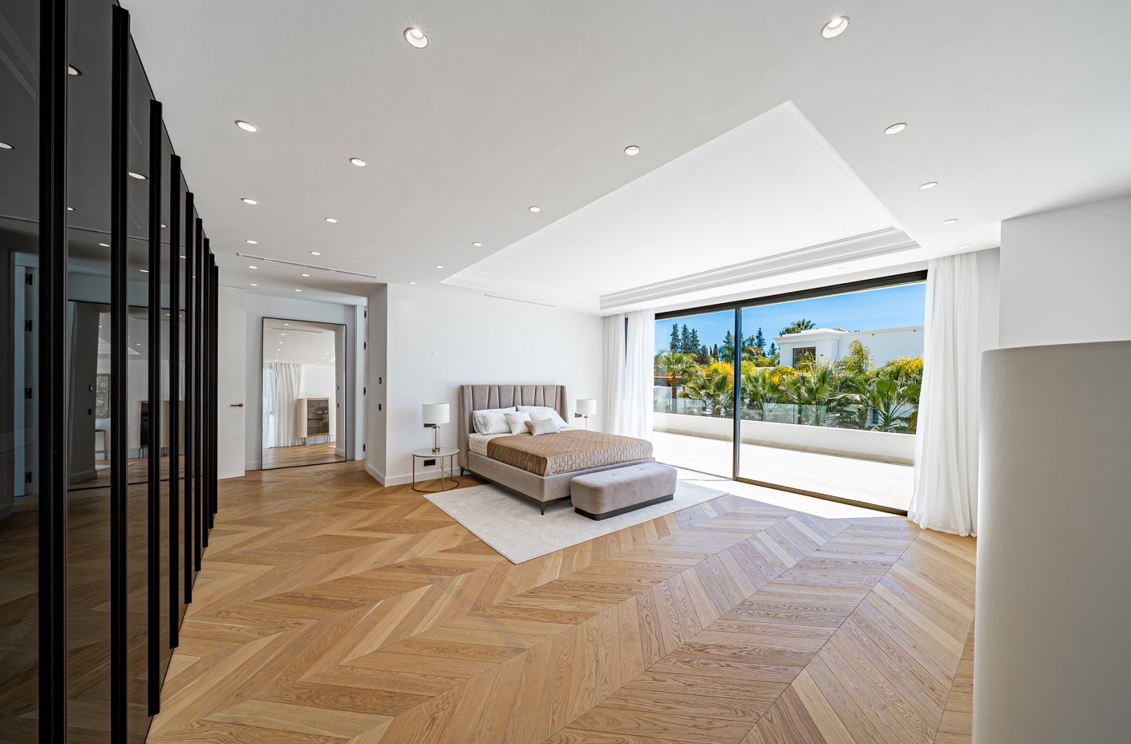 6 Bedroom Villa in Marbella - Photo 25