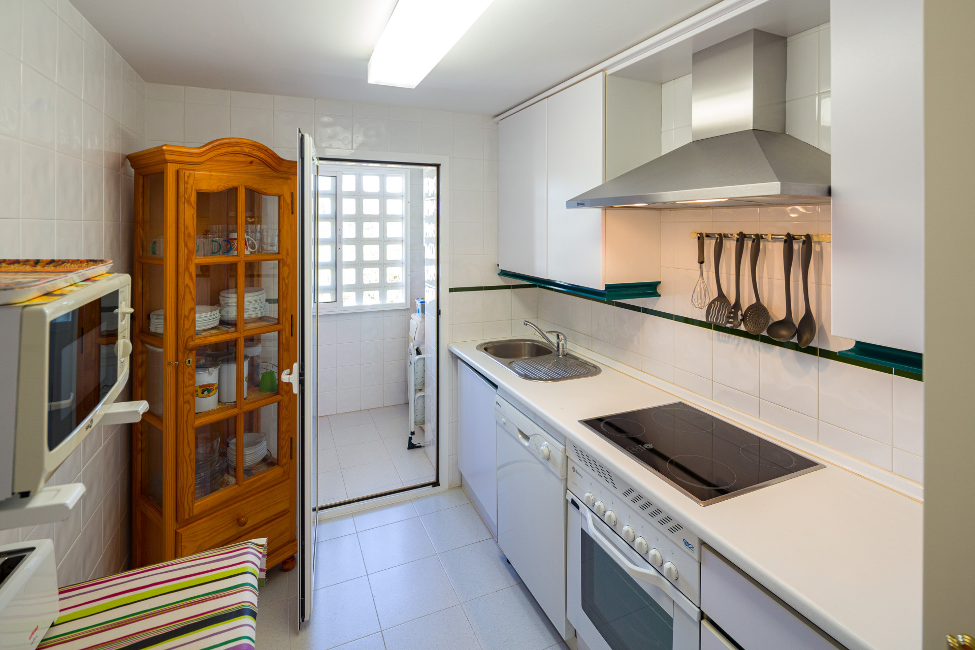 3 Bedroom Apartment in Marbella - Photo 10