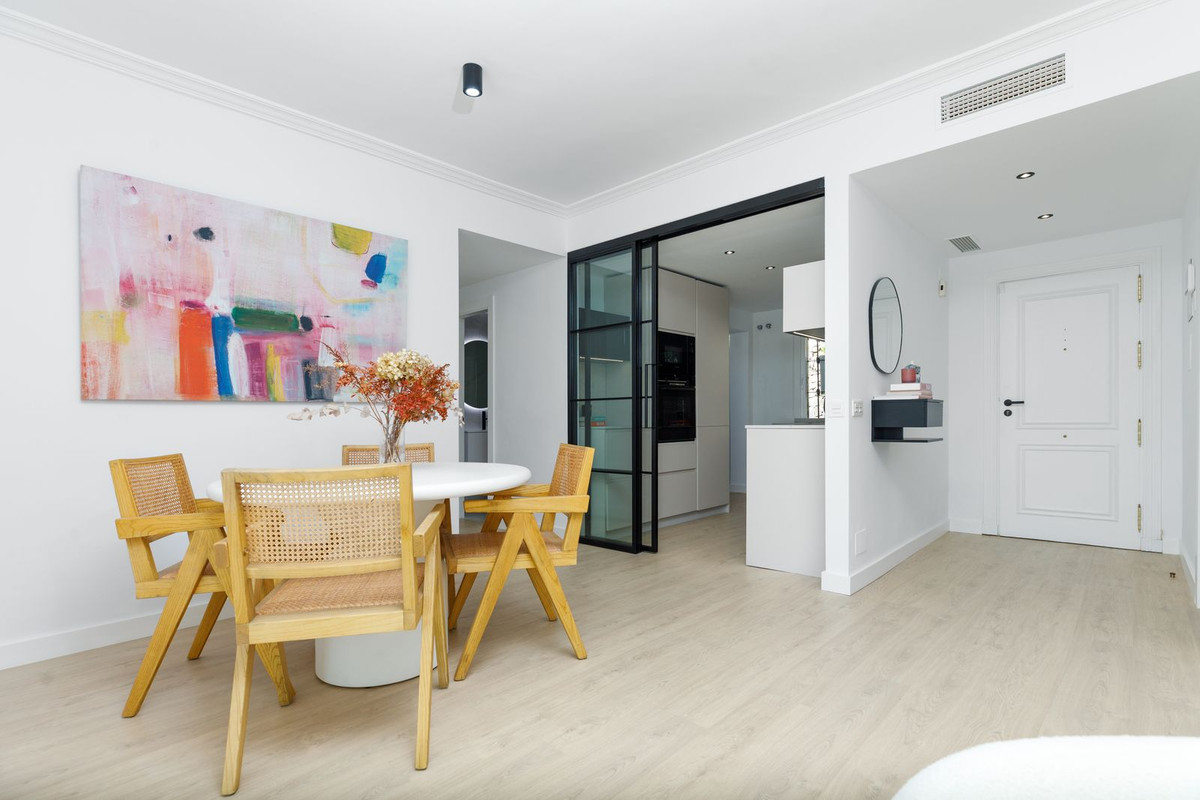 3 Bedroom Apartment in Benahavís - Photo 7