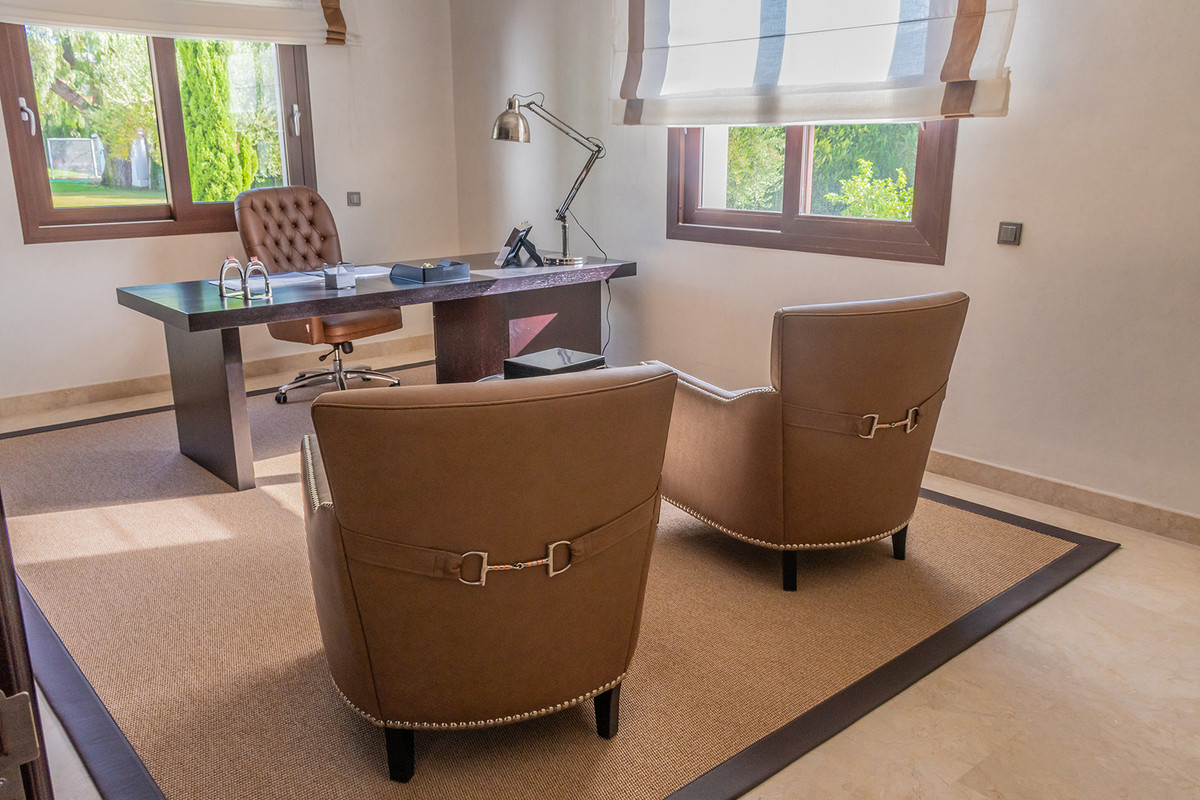5 Bedroom Villa in San Pedro de Alcántara - Photo 40