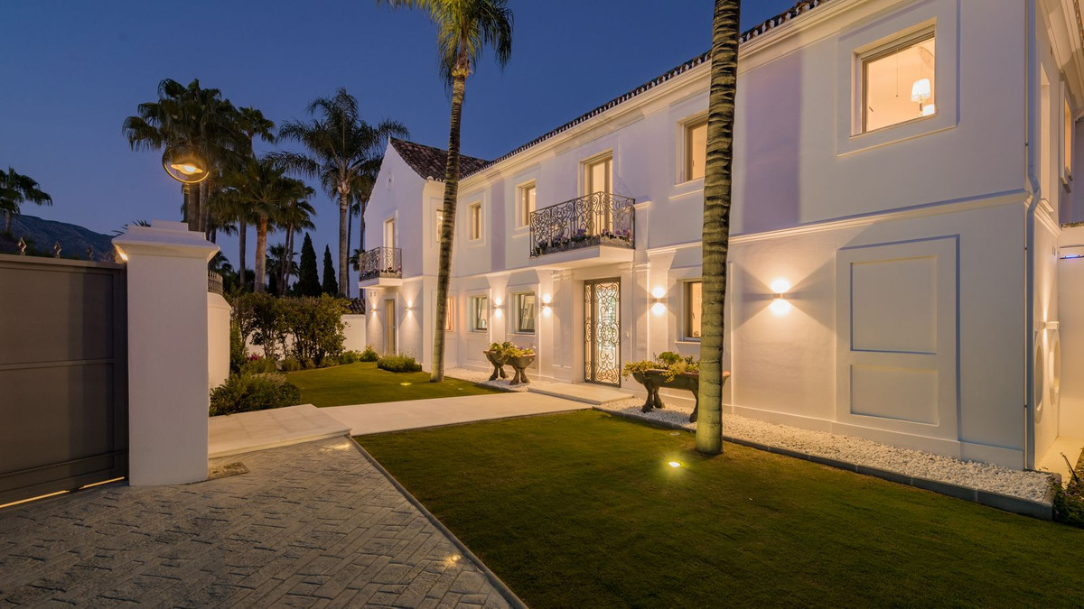 6 Bedroom Villa in Marbella - Photo 12