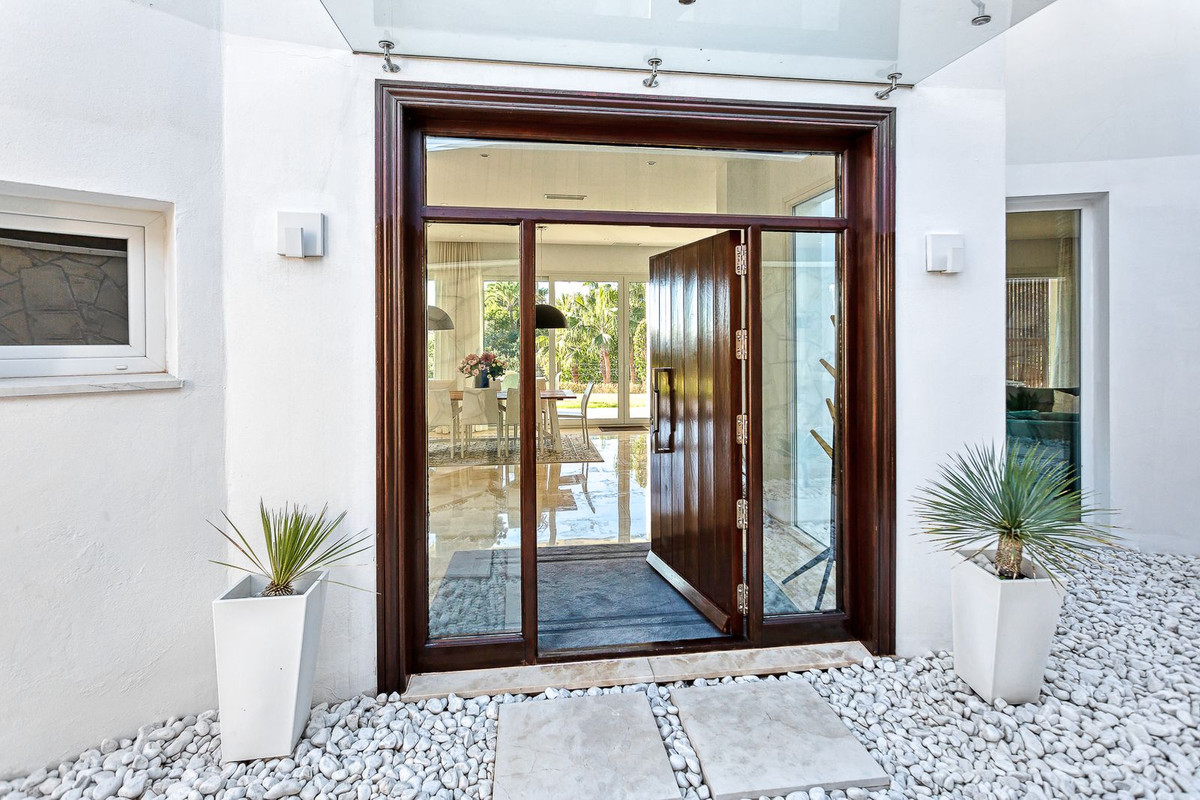 4 Bedroom Villa in Marbella - Photo 3