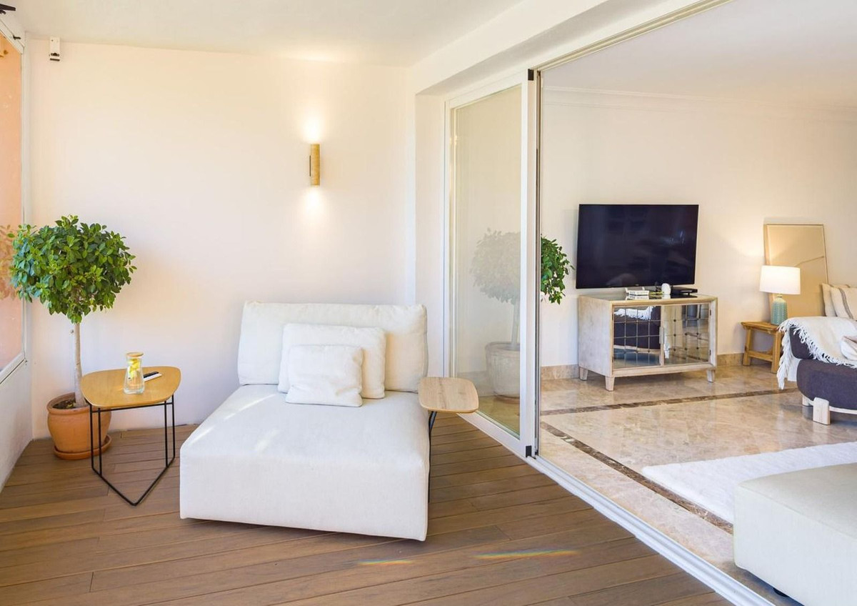 4 Bedroom Apartment in Marbella - Photo 11