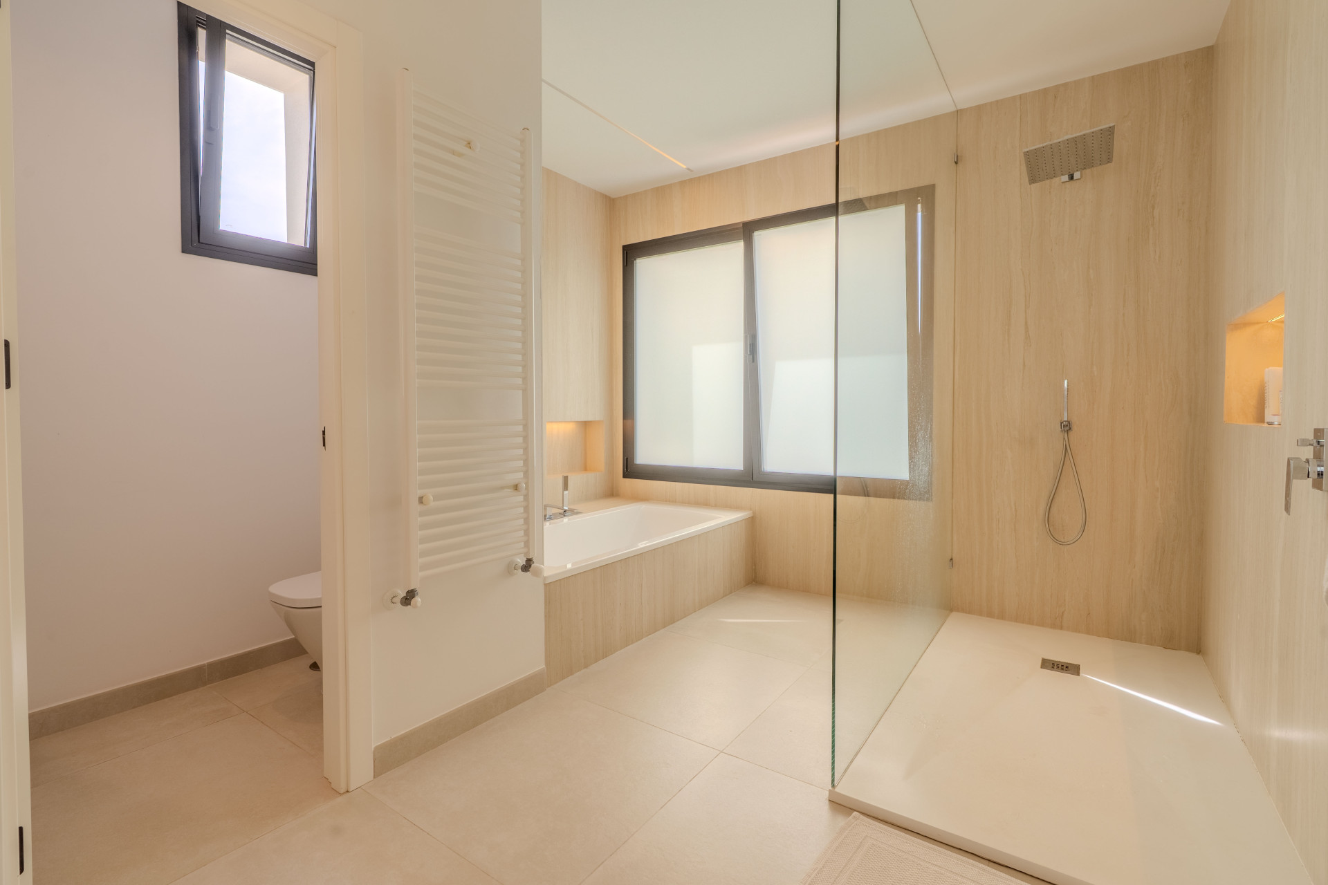 5 Bedroom Villa in Marbella - Photo 24