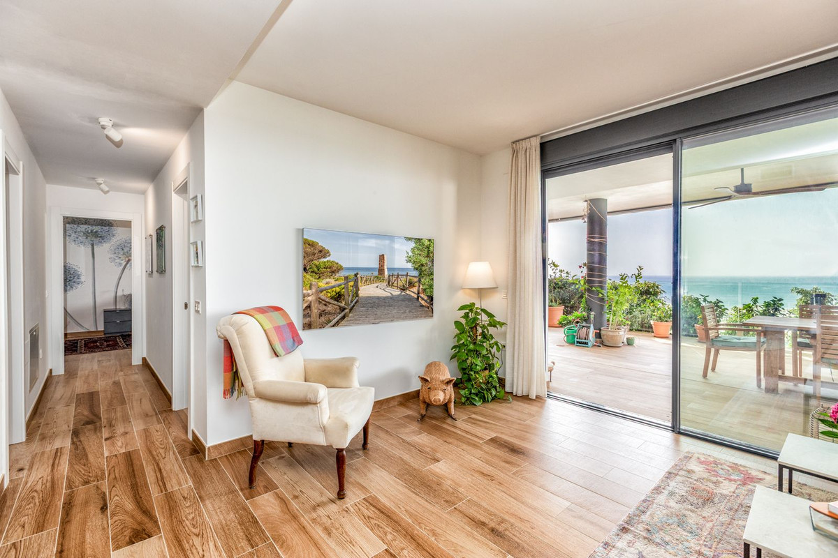 3 Bedroom Apartment in Fuengirola - Photo 16