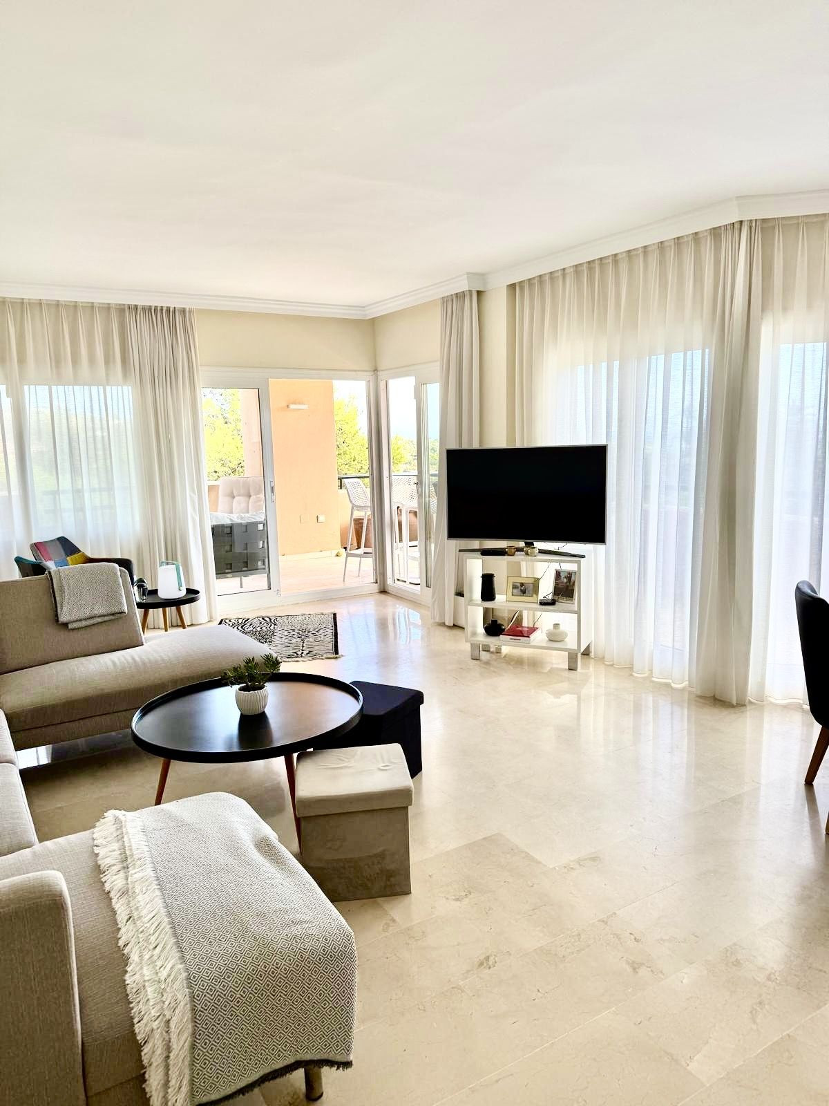 3 Bedroom Apartment in Marbella - Photo 3