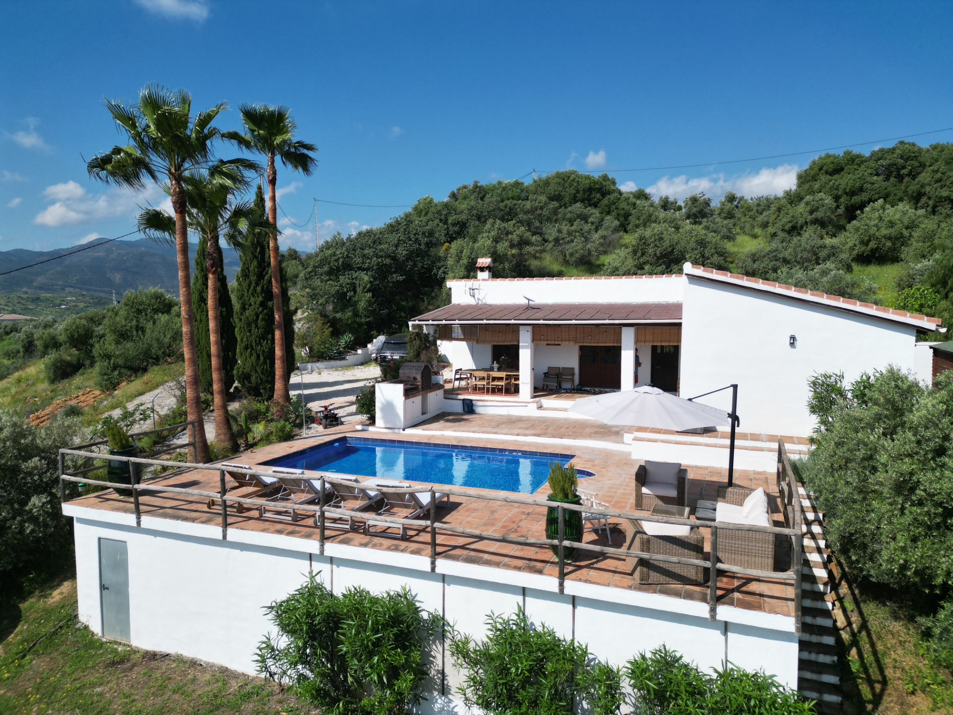 Country house in Alozaina