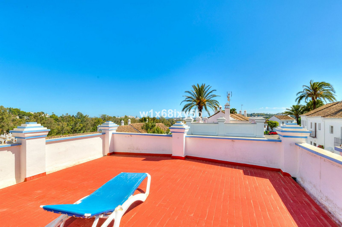2 Bedroom Townhouse in Marbella - Photo 22