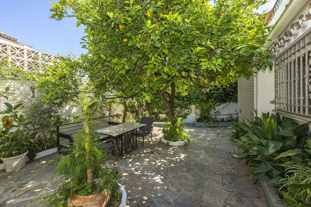 12 Bedroom Villa in Marbella - Photo 22