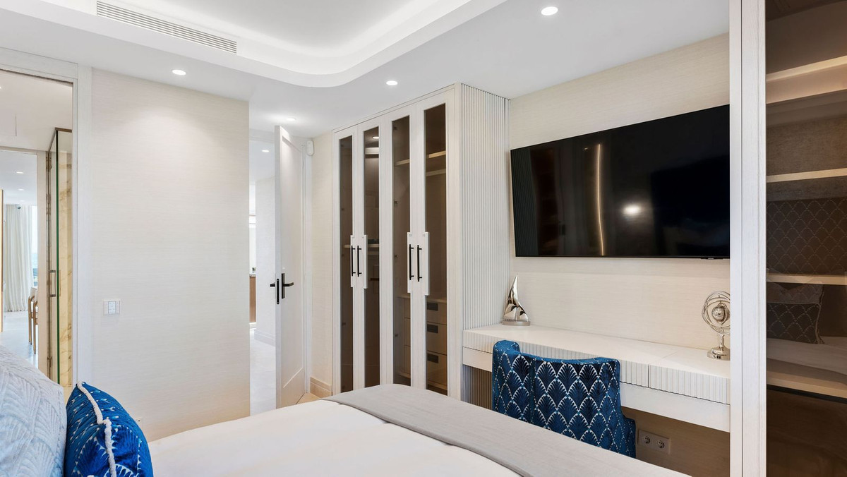 3 Bedroom Apartment in Marbella - Photo 12