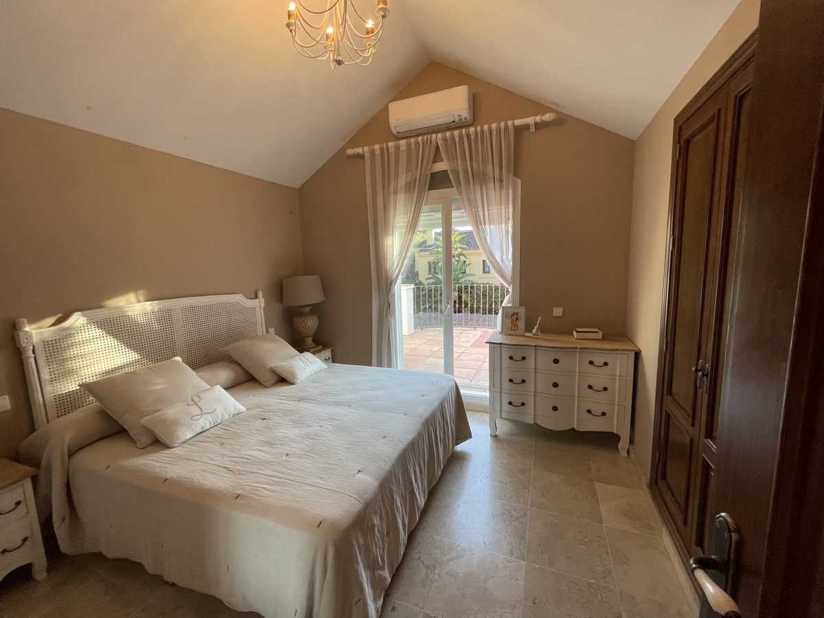 4 Bedroom Villa in Marbella - Photo 41