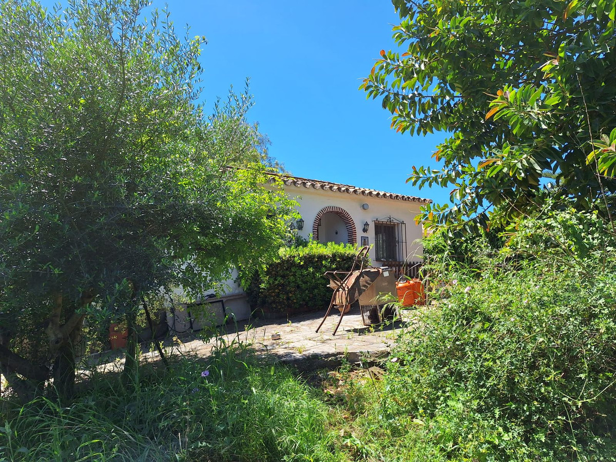3 Bedroom Country house in Estepona - Photo 2