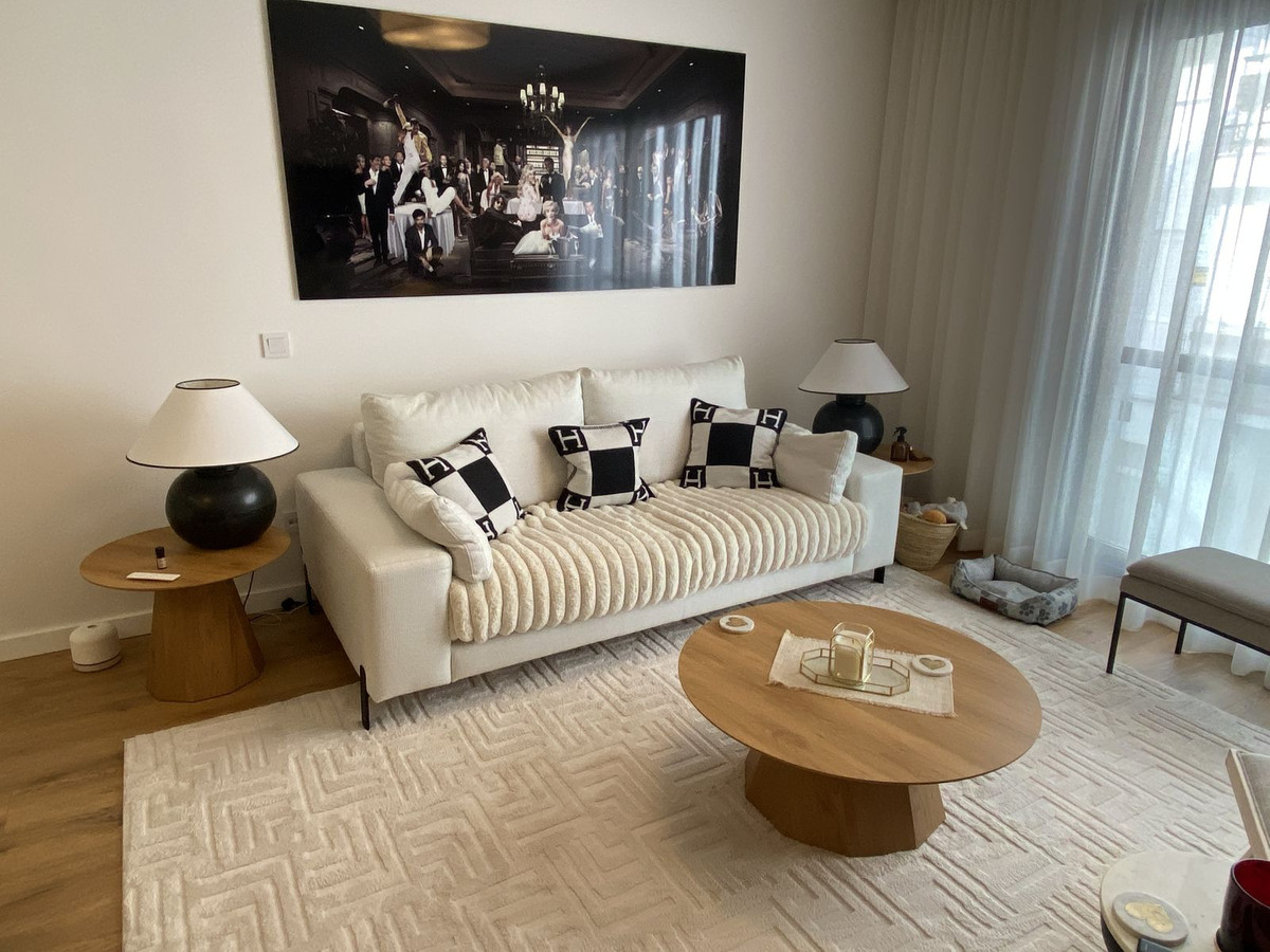 2 Bedroom Apartment in Estepona - Photo 3
