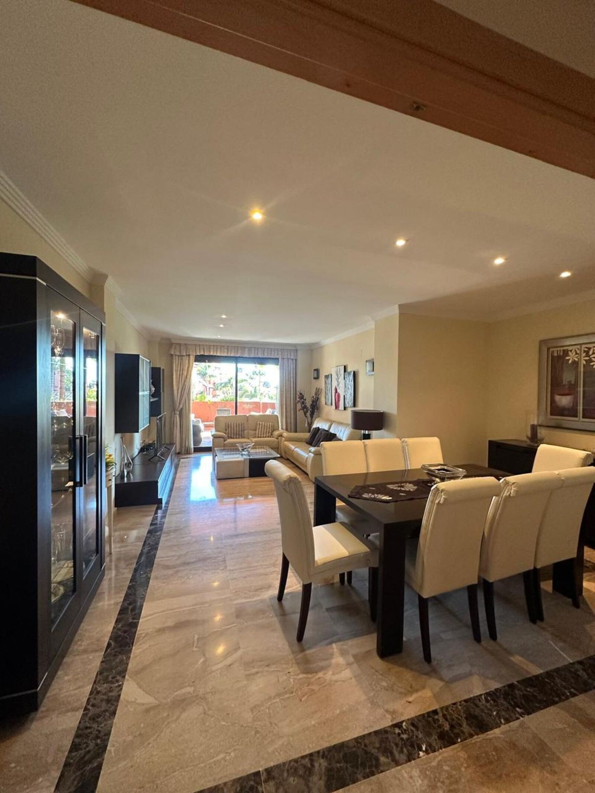 3 Bedroom Apartment in Estepona - Photo 10