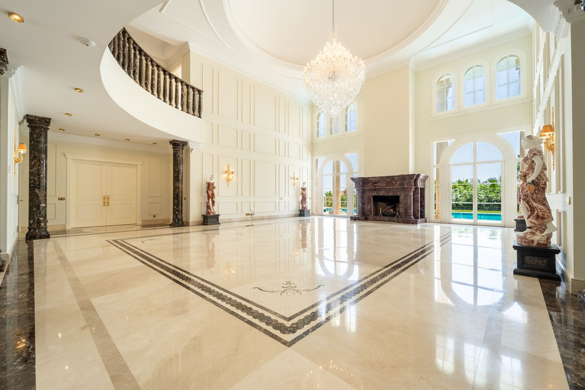 10 Bedroom Villa in Marbella - Photo 8