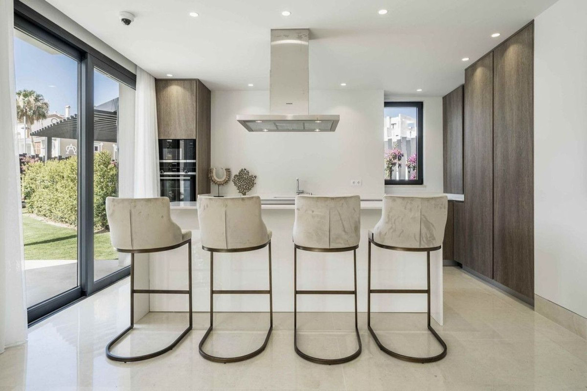 4 Bedroom Villa in Estepona - Foto 14