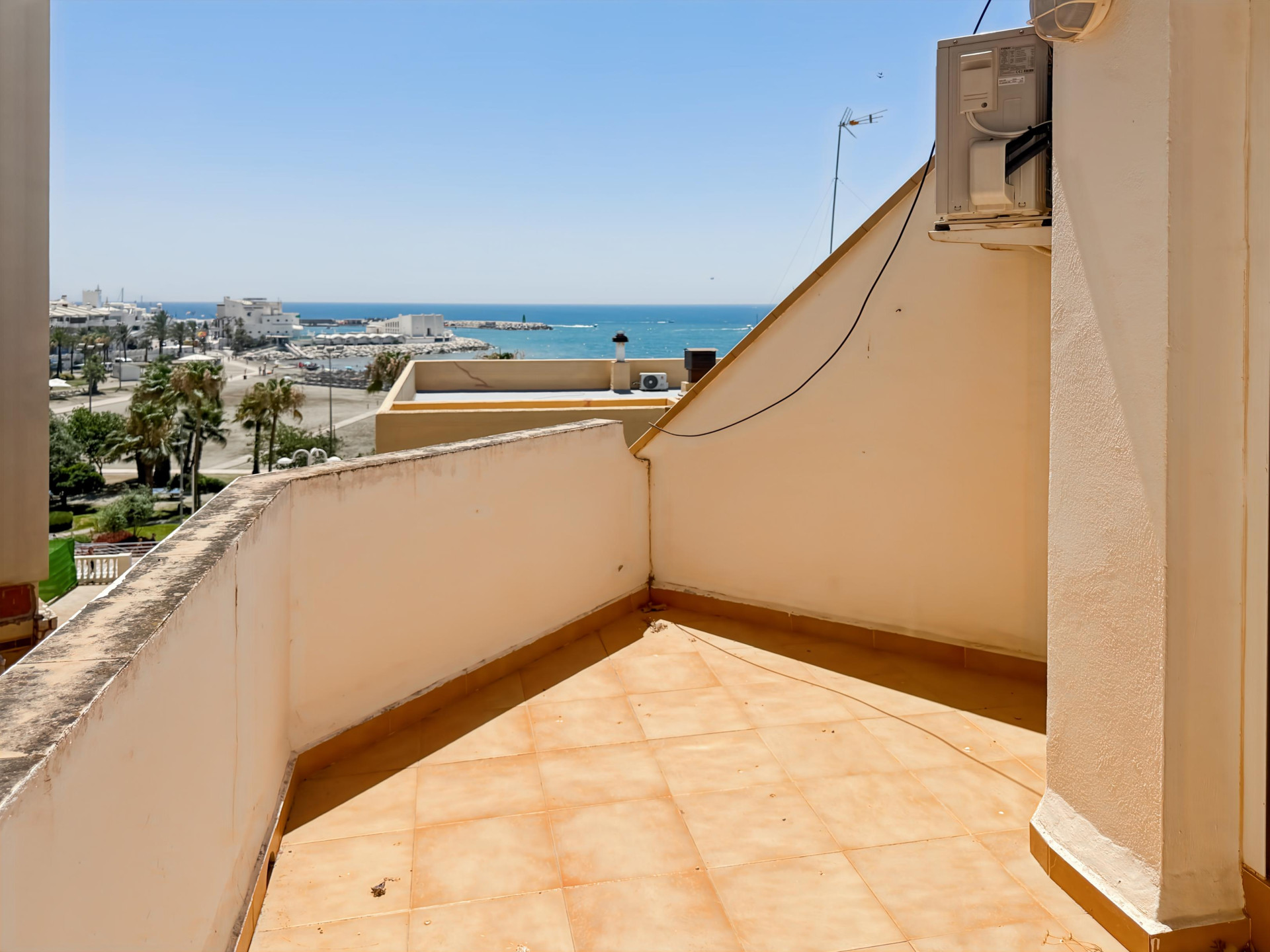 1 Bedroom Penthouse in Benalmádena - Photo 3