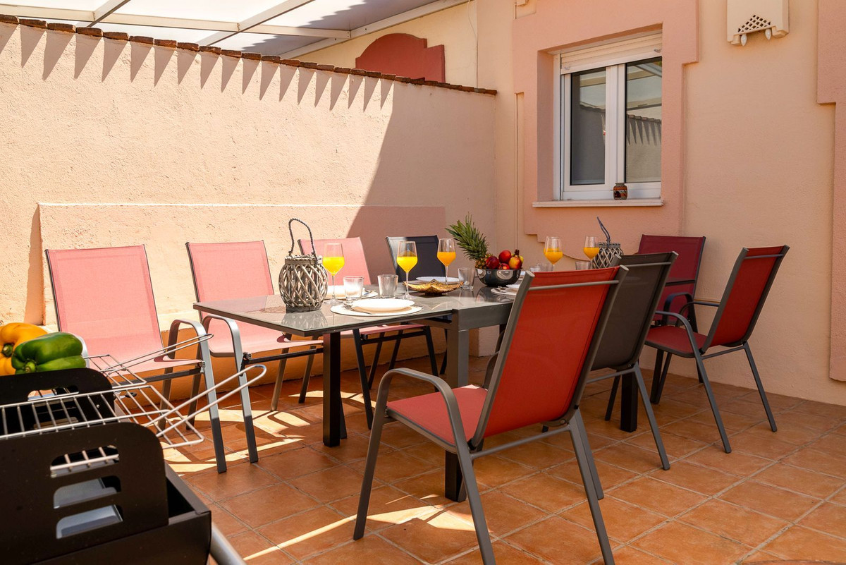 4 Bedroom Villa in Marbella - Photo 6