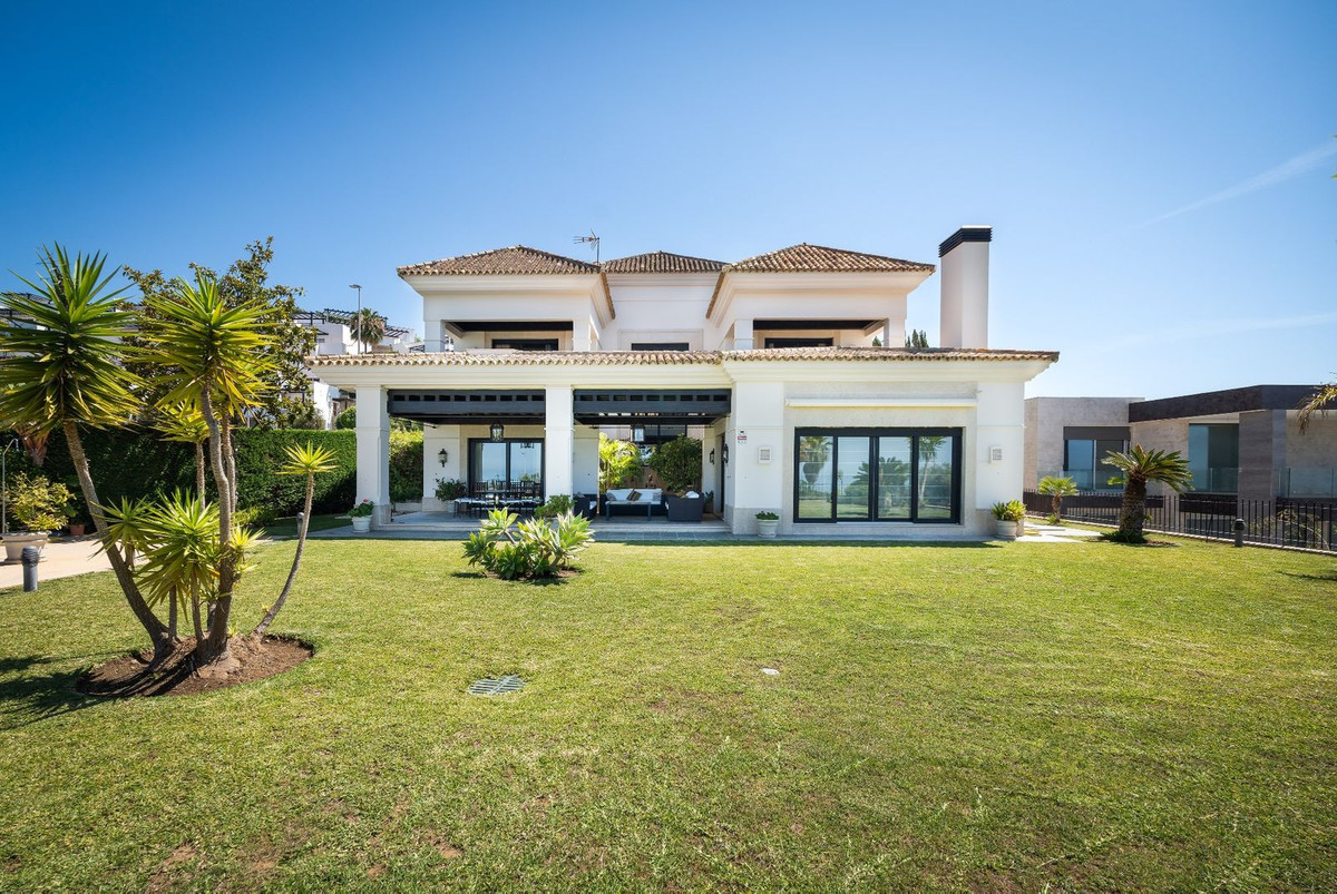 6 Bedroom Villa in Marbella - Photo 11