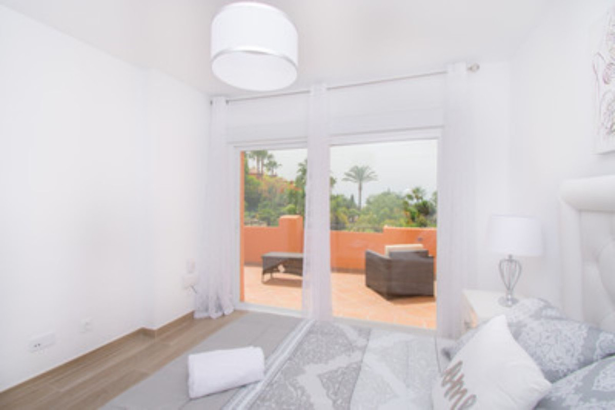 4 Bedroom Villa in Estepona - Photo 27
