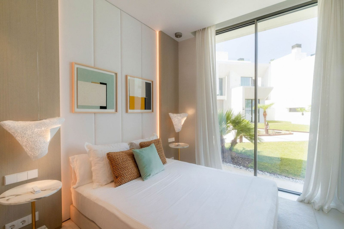4 Bedroom Villa in Marbella - Photo 26