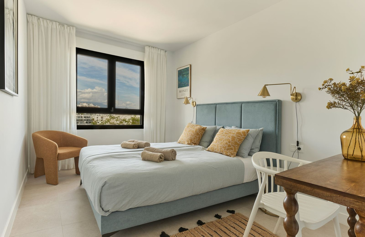 2 Bedroom Apartment in Estepona - Photo 8