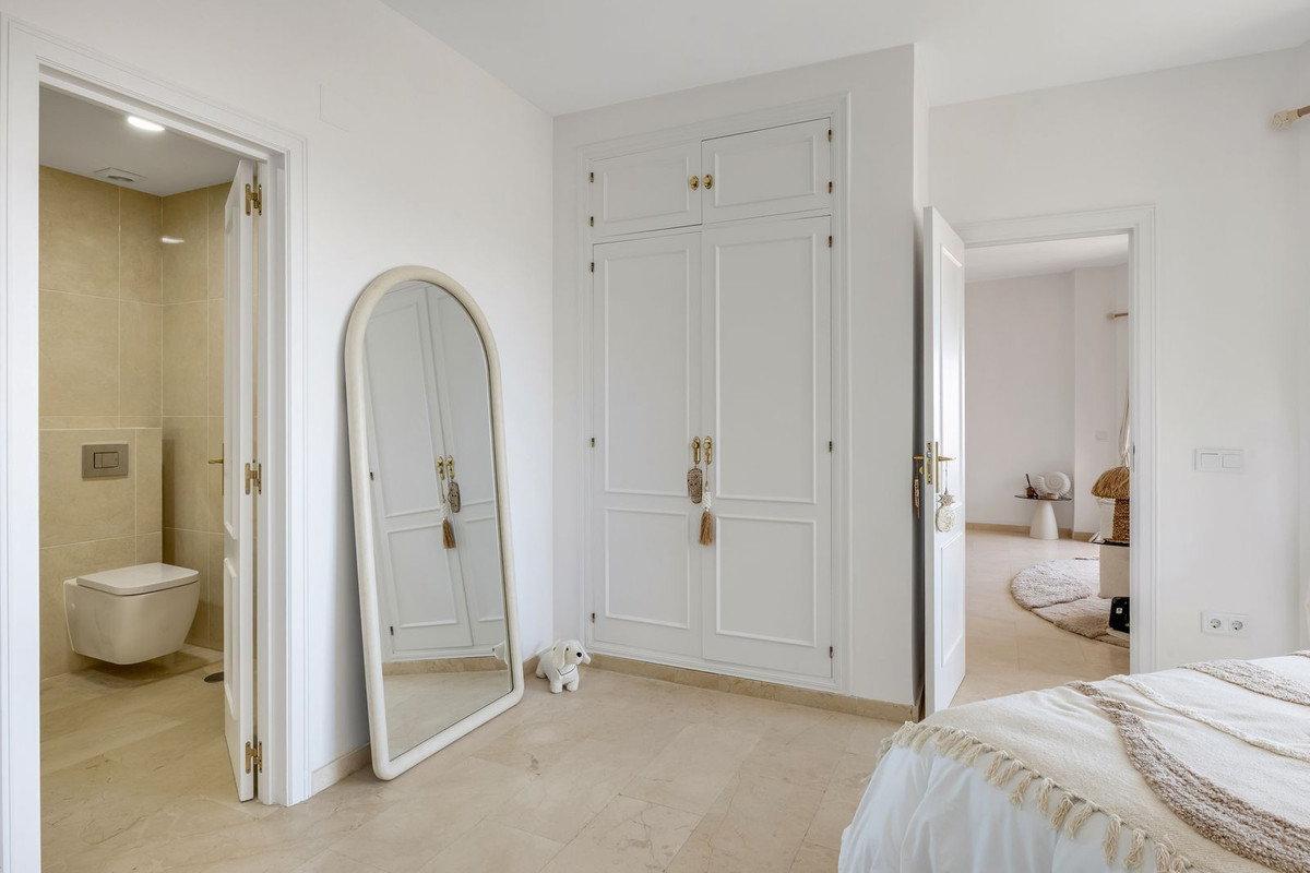1 Bedroom Apartment in Estepona - Photo 18