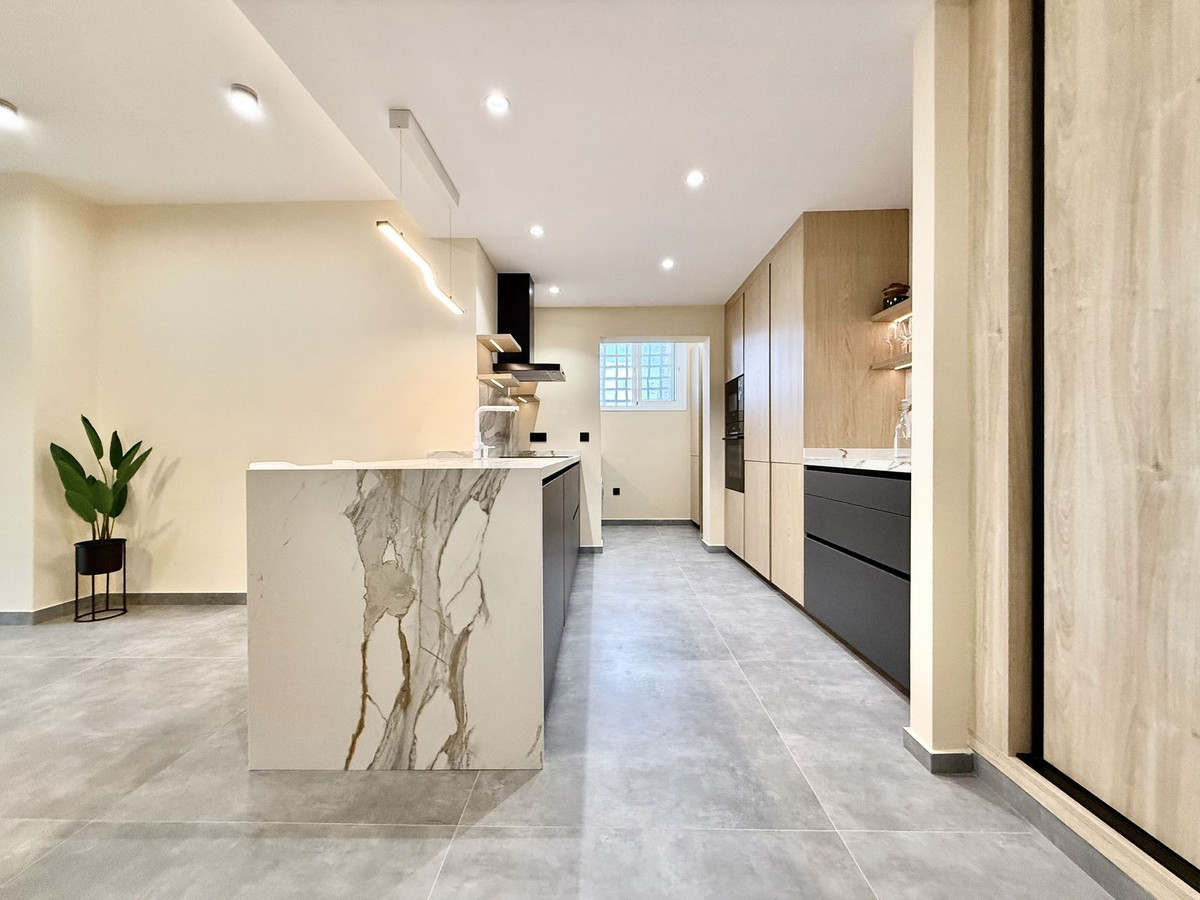1 Bedroom Apartment in Marbella - Photo 21