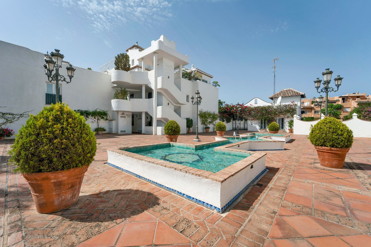 3 Bedroom Apartment in Marbella - Photo 23