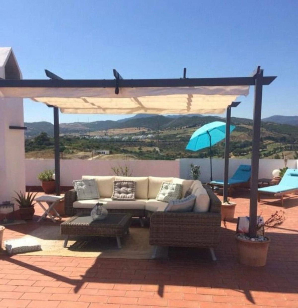 2 Bedroom Penthouse in Estepona - Photo 30