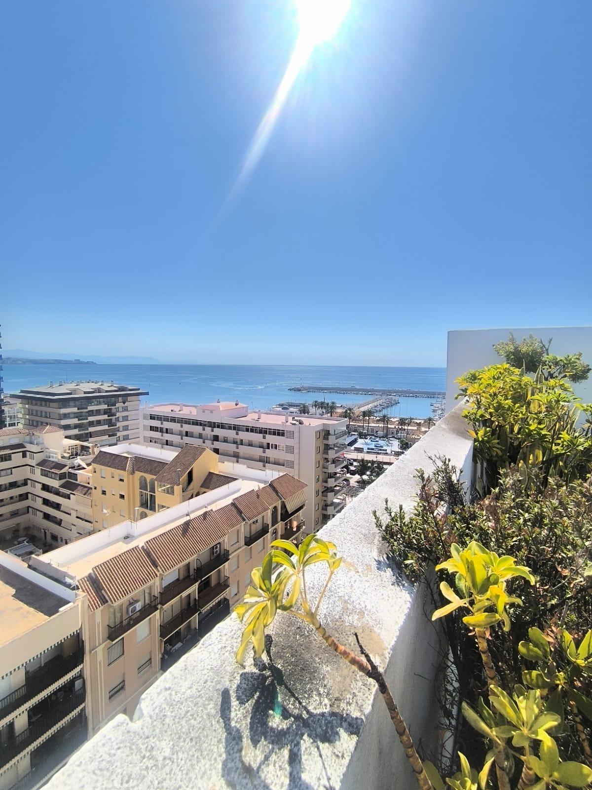3 Bedroom Penthouse in Fuengirola - Photo 8