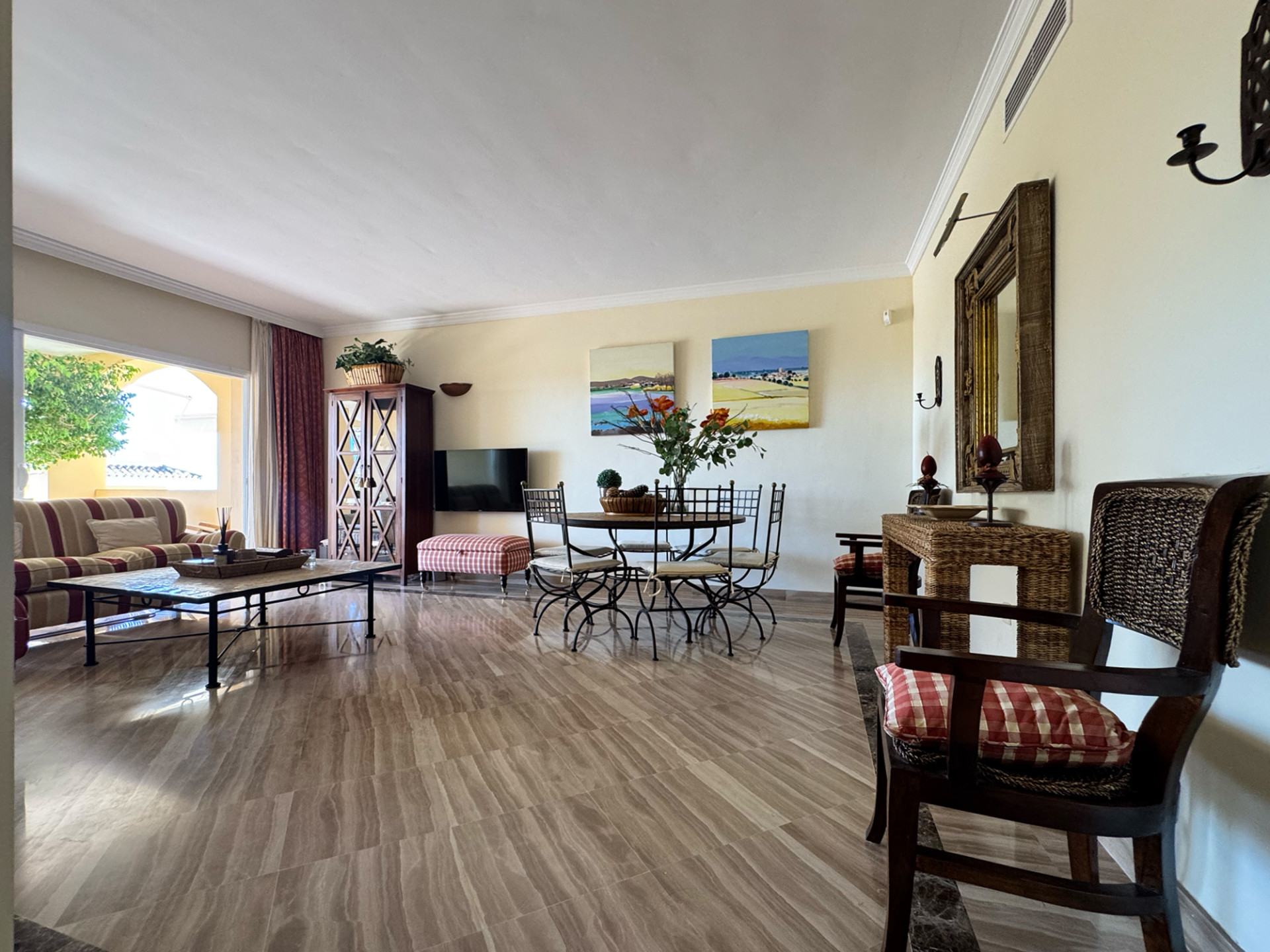 3 Bedroom Apartment in Marbella - Photo 4