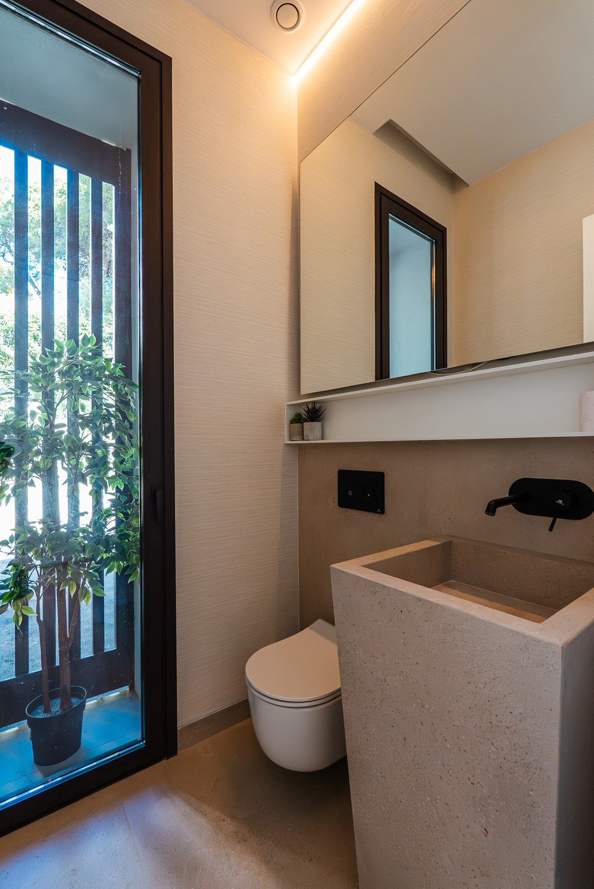 4 Bedroom Villa in Marbella - Photo 29
