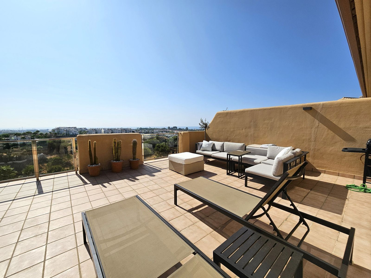2 Bedroom Penthouse in Estepona - Photo 8