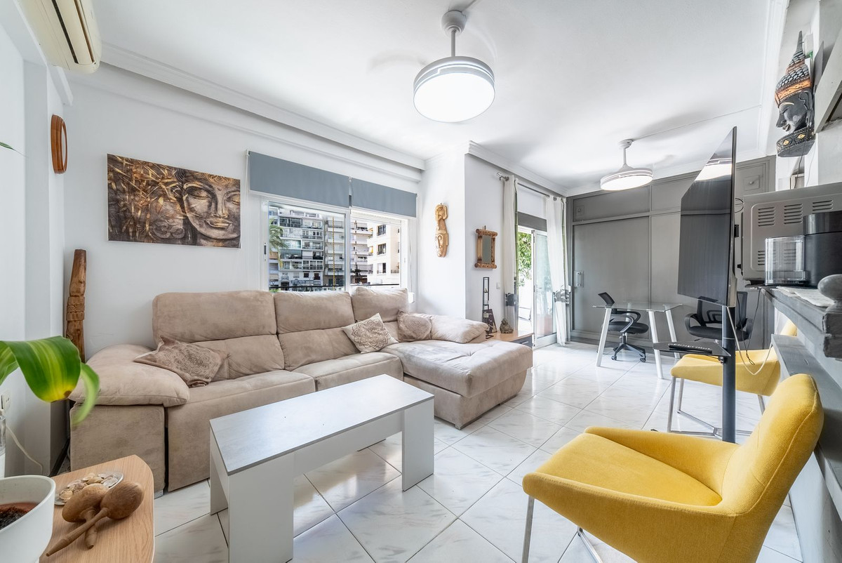 1 Bedroom Apartment in Marbella - Photo 4