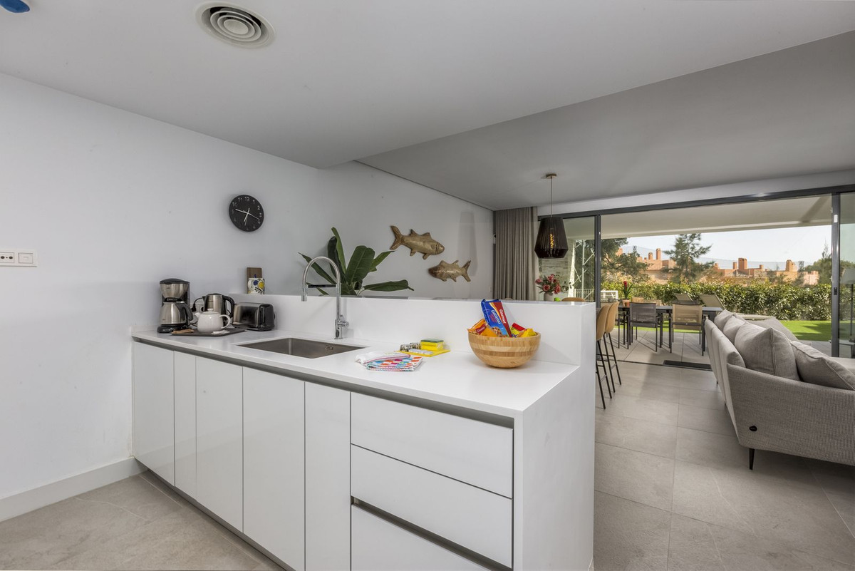 3 Bedroom Apartment in Marbella - Photo 10