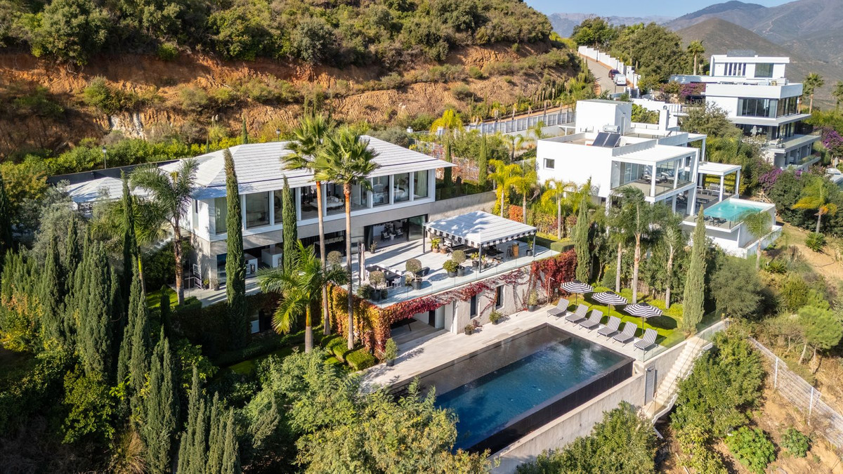 6 Bedroom Villa in Marbella - Photo 5