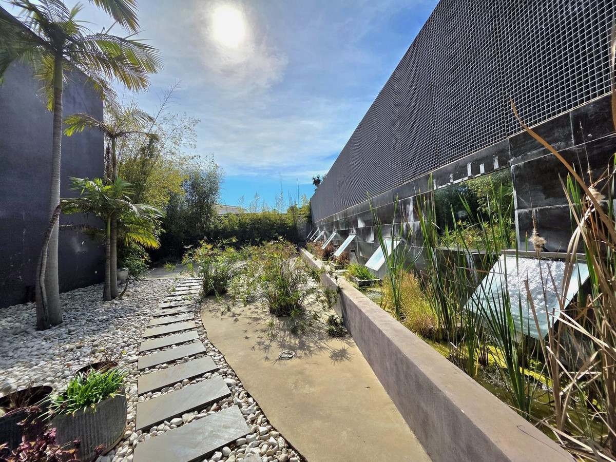 5 Bedroom Villa in Estepona - Photo 42