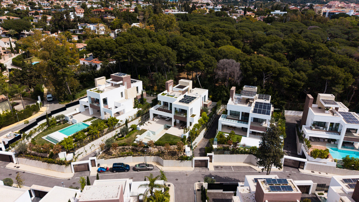 4 Bedroom Villa in Marbella - Photo 52