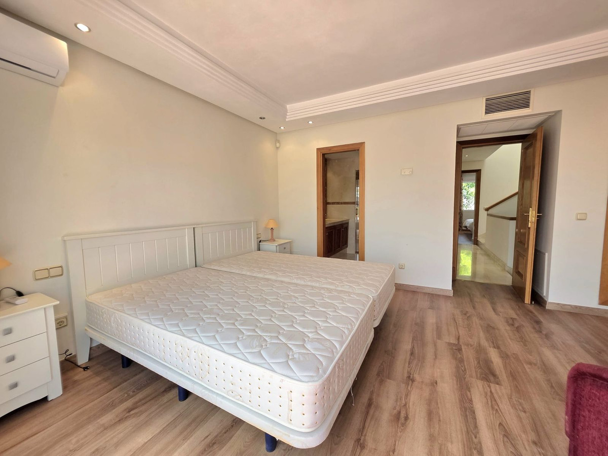 3 Bedroom Townhouse in Estepona - Photo 17