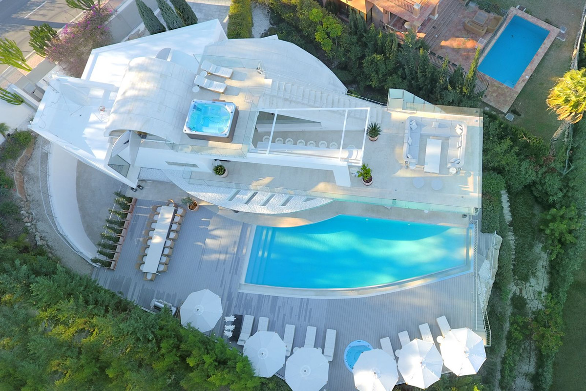 7 Bedroom Villa in Marbella - Photo 2