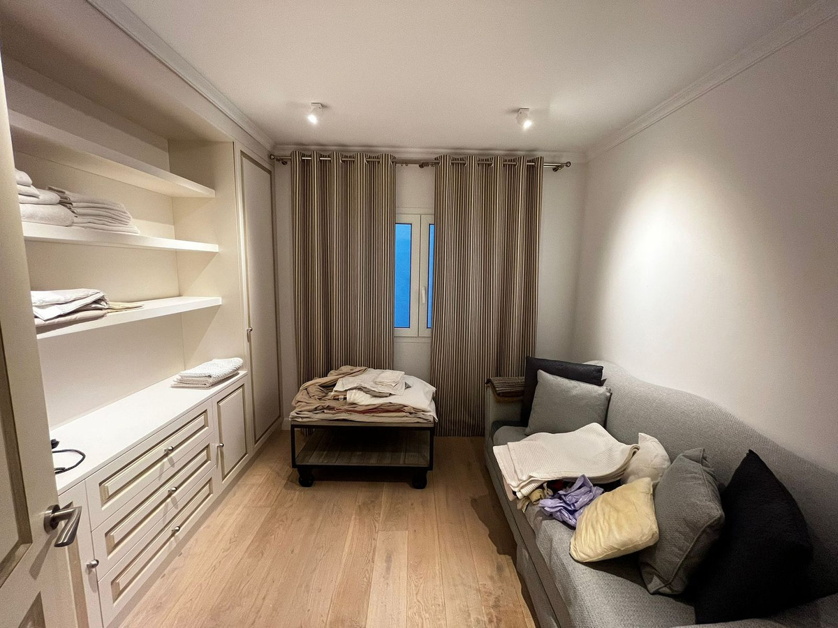 5 Bedroom Apartment in Marbella - Photo 20