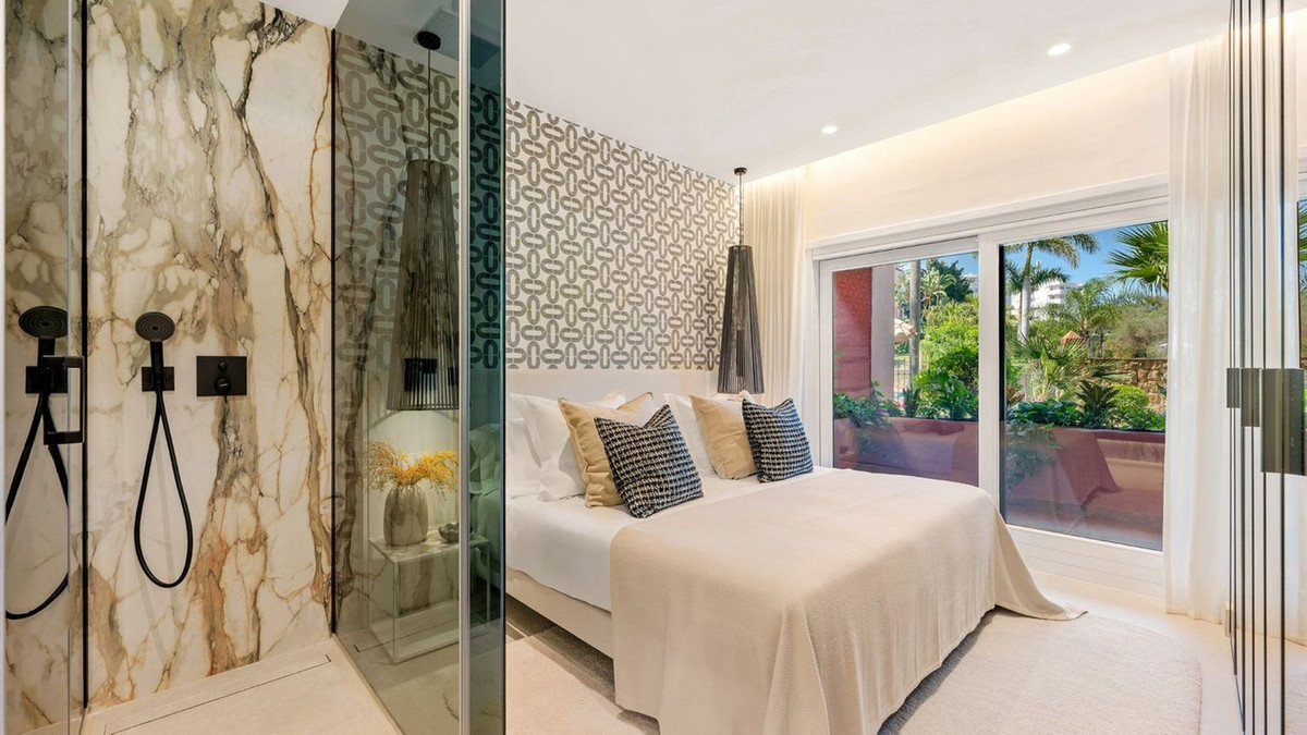 3 Bedroom Apartment in Estepona - Photo 24