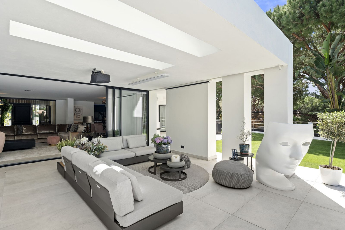6 Bedroom Villa in Marbella - Photo 5