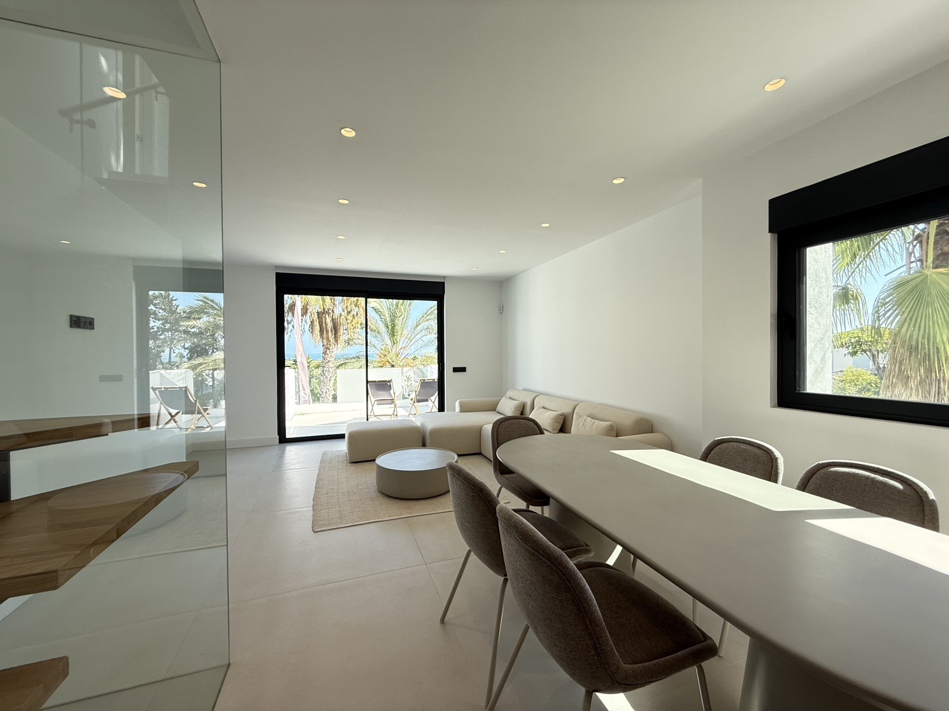 3 Bedroom Penthouse in Estepona - Photo 4
