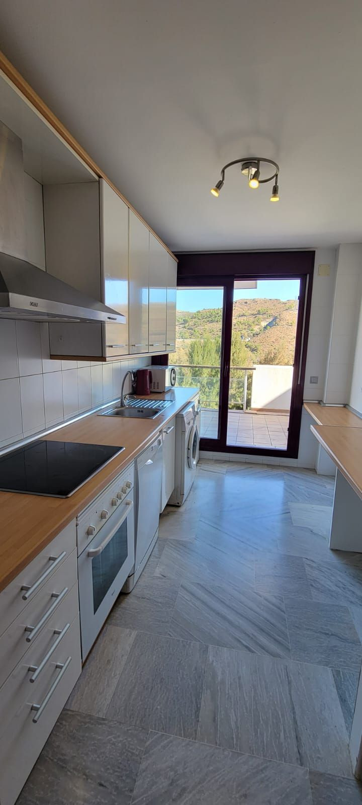 2 Bedroom Penthouse in Benahavís - Photo 37