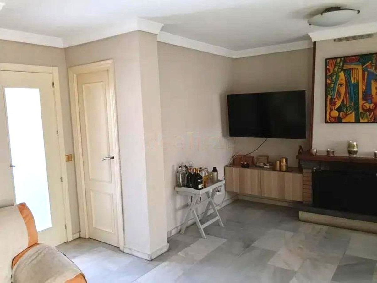 3 Bedroom Townhouse in Torremolinos - Photo 18