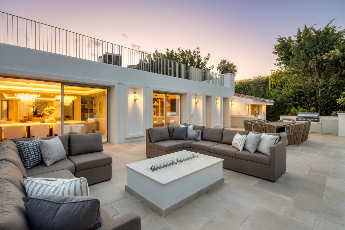 6 Bedroom Villa in Marbella - Photo 17